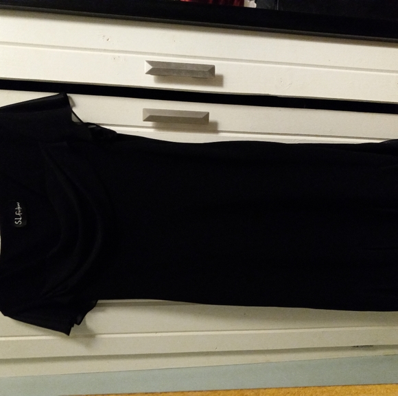 Elegant black dress with draped neckline & trumpet skirt - Picture 2 of 9